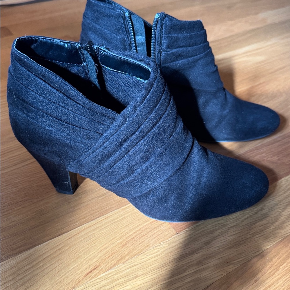 Dexflex Comfort Black Suede Faux Leather Ankle Bootie